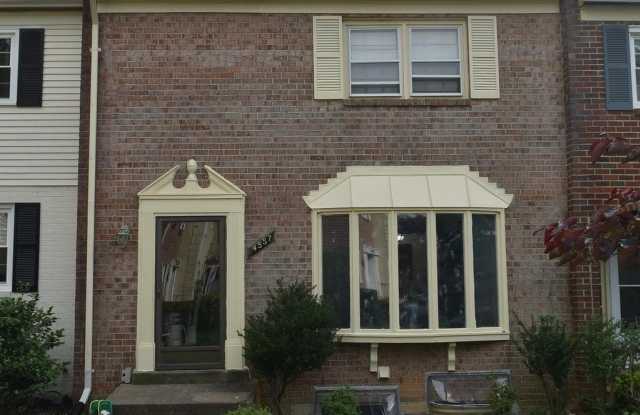 4557 KING EDWARD Court