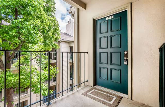 1 Bedroom, 1 Bath Condo in Bryan Place with TWO Balconies - 3105 San Jacinto Street, Dallas, TX 75204