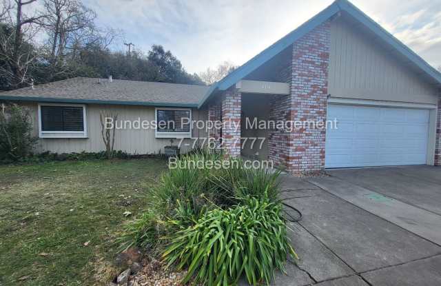 Spacious 3 bedroom, 2 bath~3316 Hoen Avenue, Santa Rosa