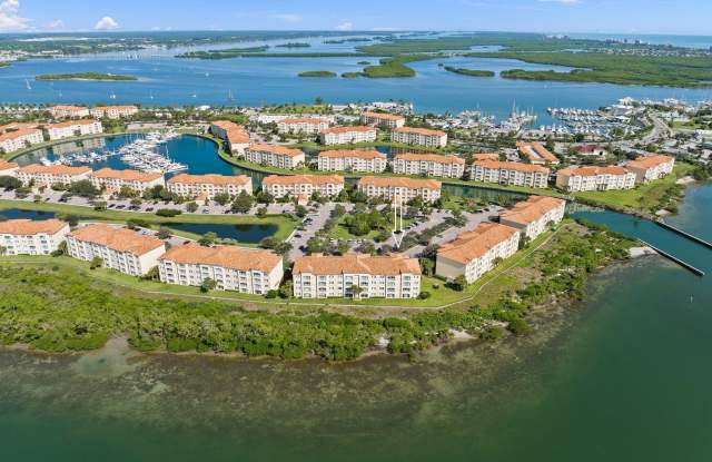 22 Harbour Isle Drive W