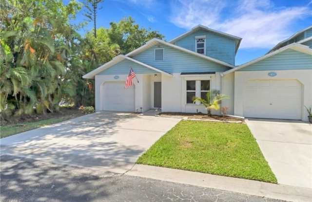Desirable 3BR 2BTH  End Unit Townhome in Fort Myers