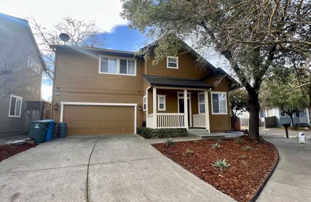 Come check out this lovely 3 bedroom 3 bath home Conveniently located near the Marlow Shopping center!