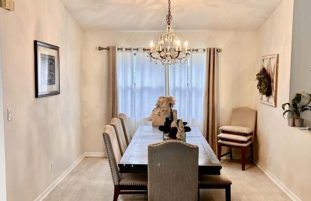 2153 Amesbury Circle