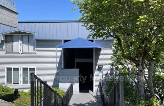 924 Shorewood Dr
