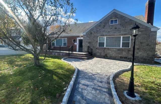 Photo of 71 Standish Avenue