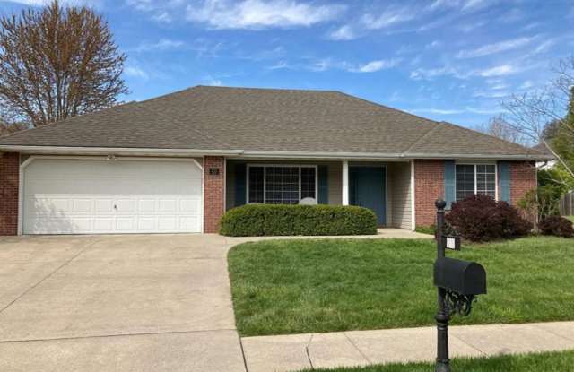 Spacious 3BR Home with Fenced Yard, 2-Car Garage & Great South Columbia Location