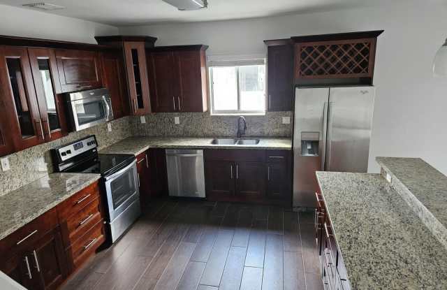 323 SW 11TH Street