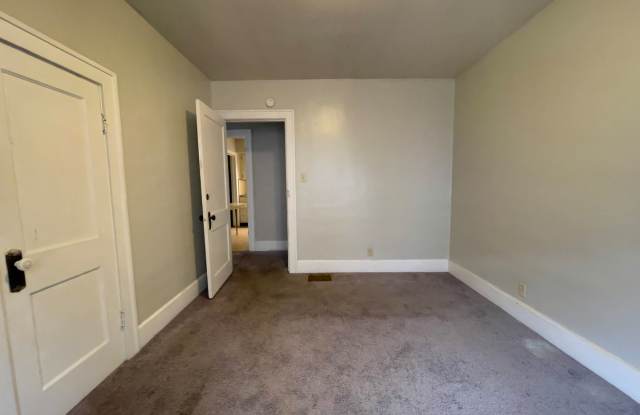 PRELEASING for AUGUST! Close to Campus