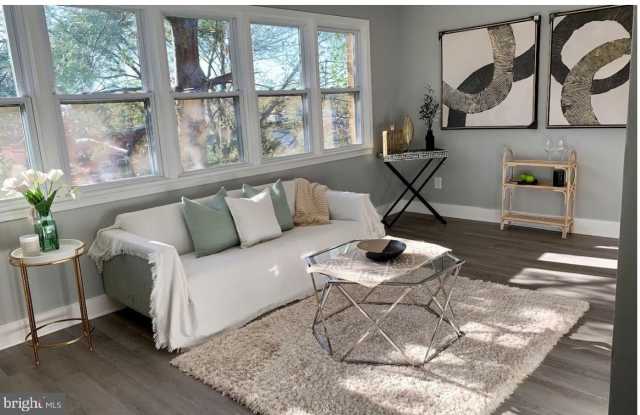 517 7TH Street NE unit: 2