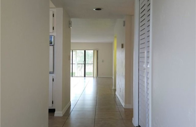 325 Lakeview Dr Apt 201 - 325 Lakeview Drive, Weston, FL 33326