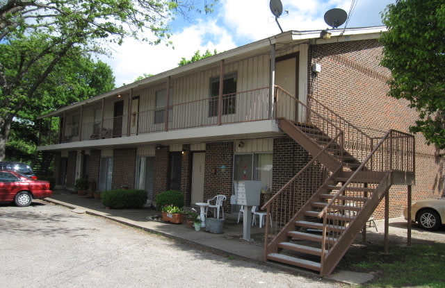 DOWNSTAIRS Unit + IDEAL LOCATION