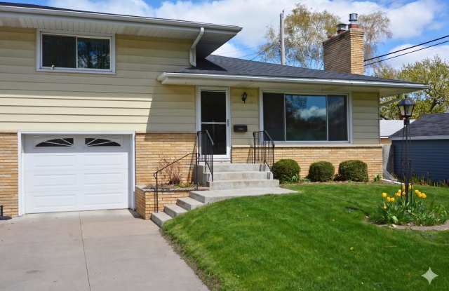 Charming 3 Bed, 1.5 Bath Home in Richfield – Private Yard, Garage & Prime Twin Cities Access