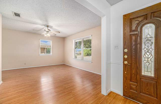 Beautifully crafted 3-2-2 home in the Greenville area.