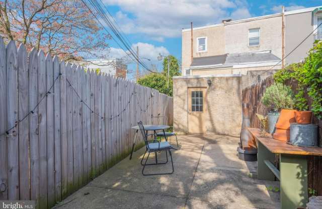 1125 E MOYAMENSING Avenue