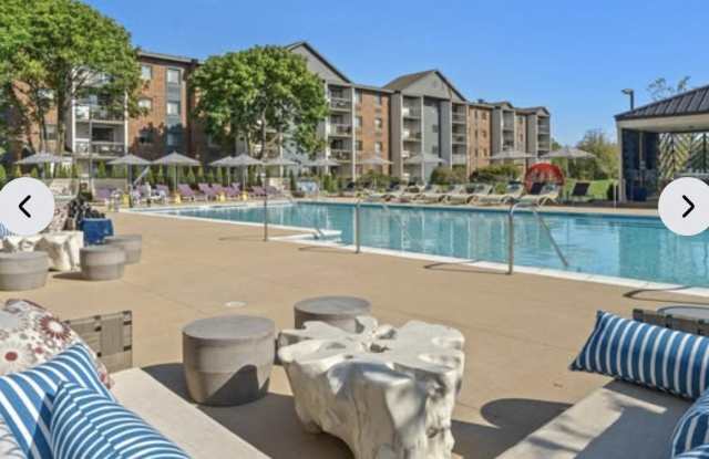 Photo of 806 Foxworth Boulevard unit: 3A