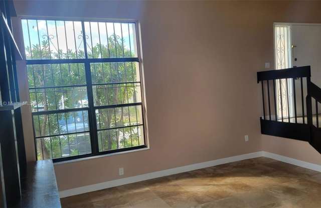 914 Northwest 106th Avenue Circle