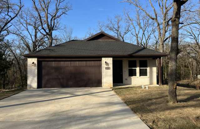 Photo of 128 Woodland Trl