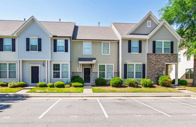 Charming & Freshly Updated 3BR Townhome in Shearon Farms!