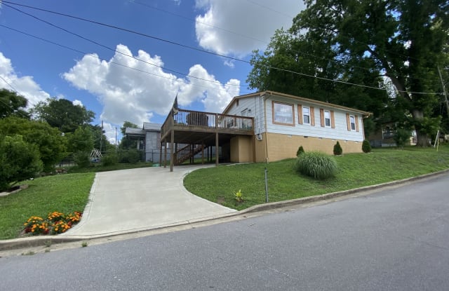 208 2nd Ave, W - 208 East 2nd Avenue, Springfield, TN 37172