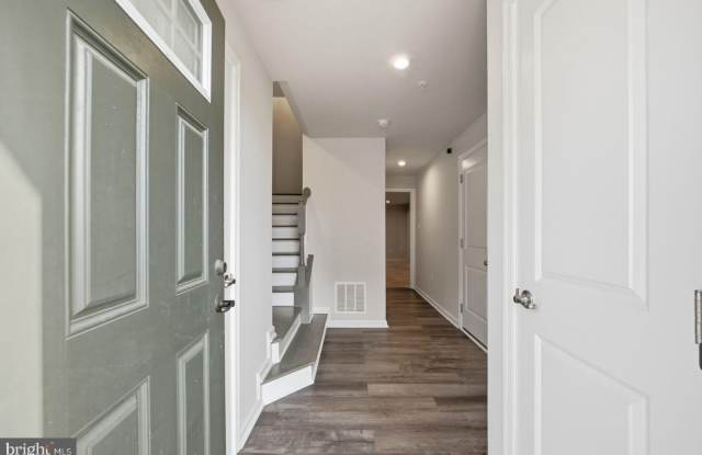 7917 GLADDEN FARM Way