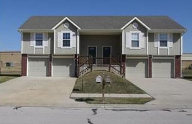 2527 Bent Oak Ct - 2527 Bent Oak Court, Platte City, MO 64079