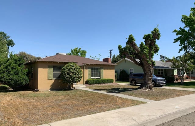 820 S Oak Park St - 820 South Oak Park Street, Visalia, CA 93277