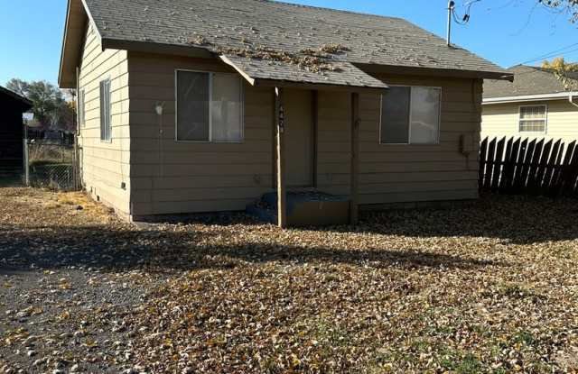 4428 Altamont Drive (Horse Property, RV hook up)