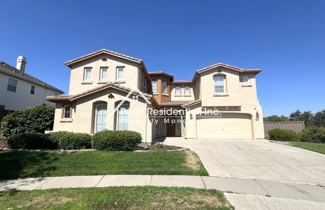 Spacious 5bd/4ba Roseville Home With 3 Car Garage In Gated Community-Must See