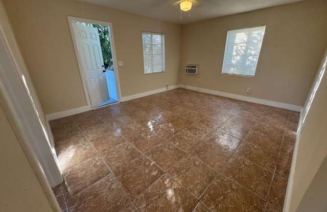 2 Bedroom 1 Bath 2nd floor unit WATER INCLUDED, Lake Worth Beach. NO HOA