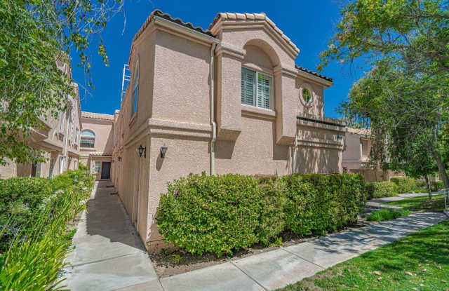 Photo of Diamond Head 2 Bedroom Townhome for Rent in Stevenson Ranch!