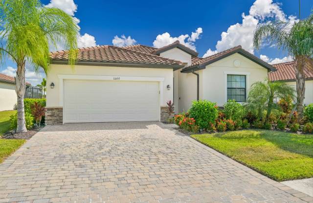 SHORT TERM (4.1 - 11.30) Pool Home in Arborwood Preserve! - 11897 Arbor Trace Drive, Fort Myers, FL 33913