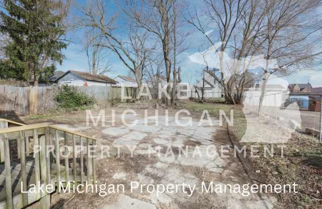 741 Franklin St SE