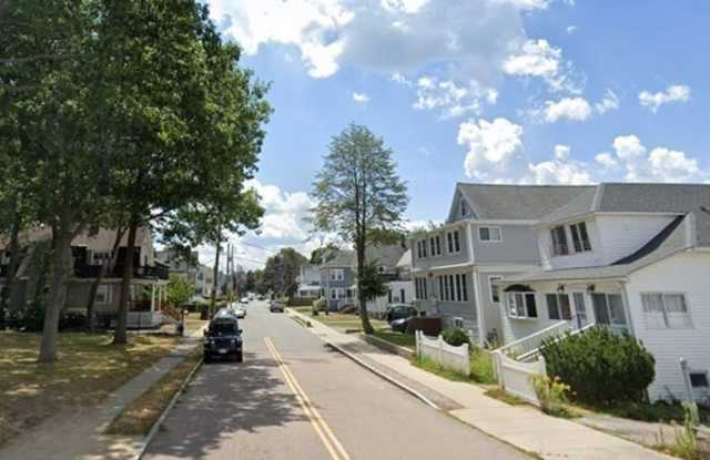116 W Elm