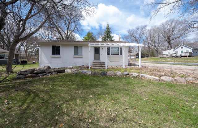 5900 Ridgewood Rd.