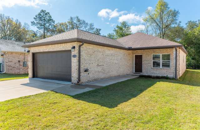 Beautiful Brick 4 Bedroom in Niceville!