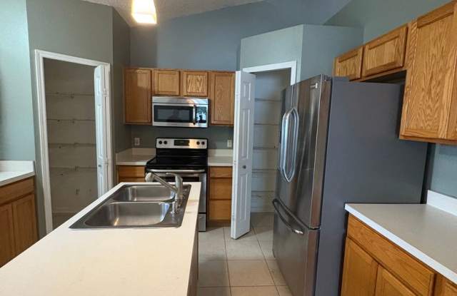 Wonderful 4 bedroom plus bonus room BEAUTY call Sheila or text 407-687-7900