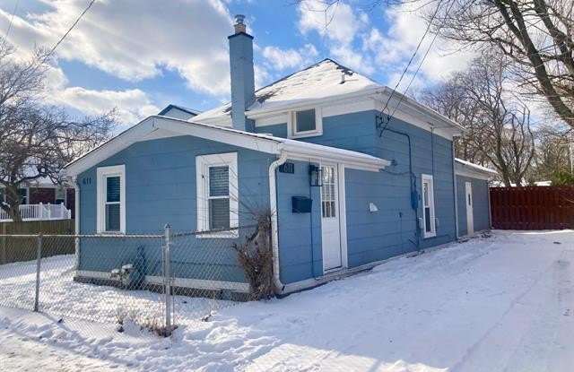 Photo of 611 Fairgrove Avenue