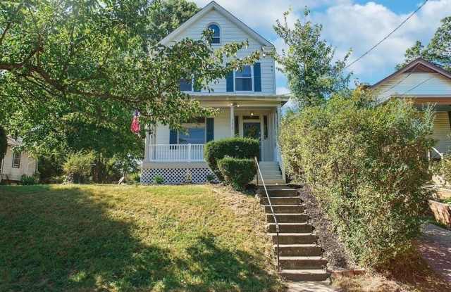 BOND HILL- 3 STORY 3 BEDRM 2 FULL BATH OPEN FLOOR PLAN w GARAGE
