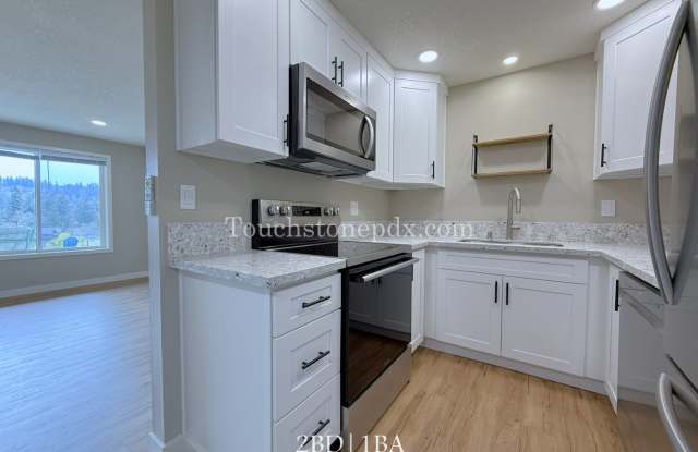 Newly Remodeled 2 Bedroom West Linn Apartment