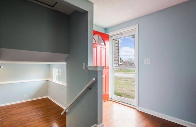 Newly Renovated Hillview Bi-Level!