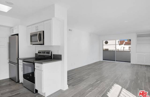 Photo of 1610 S Beverly Glen Blvd unit: 6