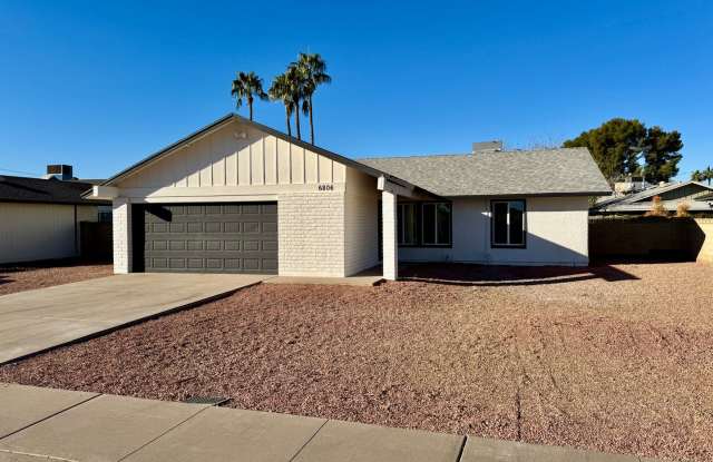Newly Renovated 3 bedroom 2 bathroom House In Tempe. Private Pool With Pool Service Included