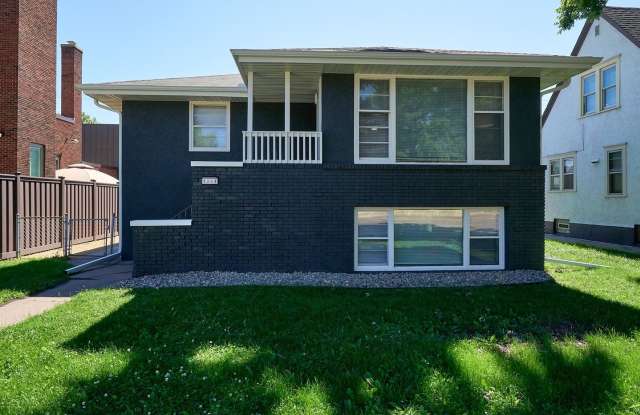 Duplex in Saint Paul