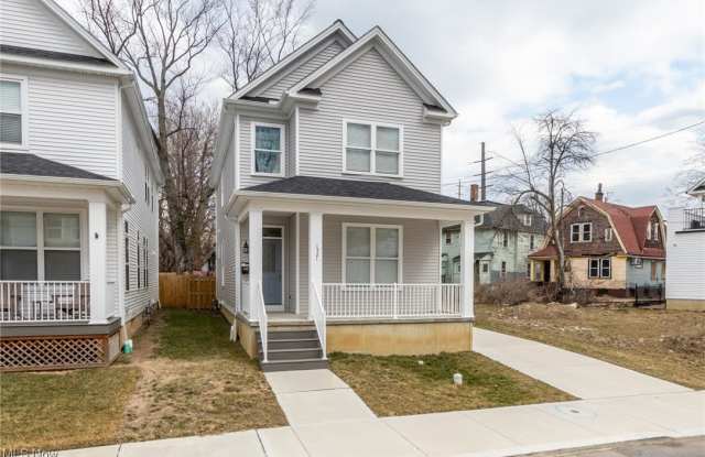 1521 E 123rd Street