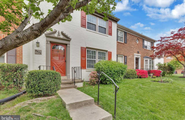 8529 LAKINHURST LANE