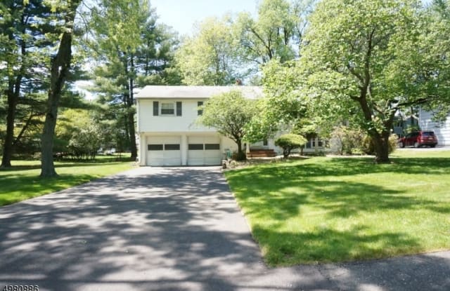 1 TUXEDO DR - 1 Tuxedo Drive, Essex County, NJ 07039