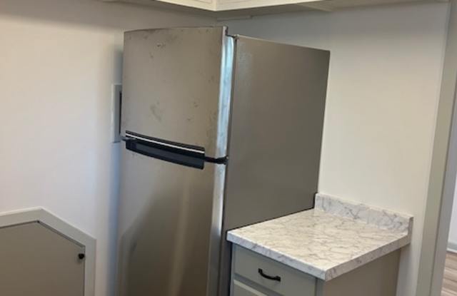 1029 1/2 Yale Avenue