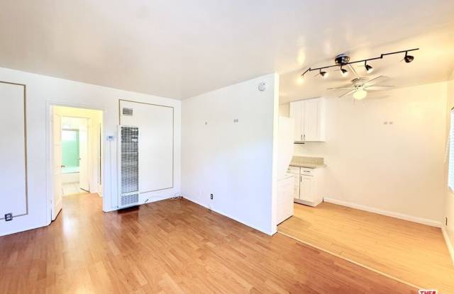 630 N Westbourne Dr unit: B