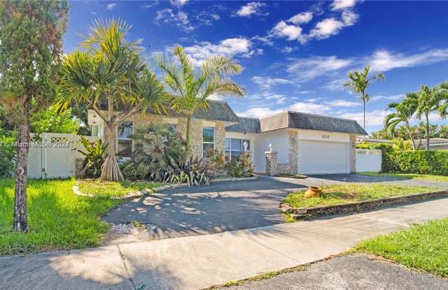 3710 N 54th Ave - 3710 North 54th Avenue, Hollywood, FL 33021