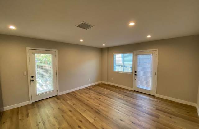 NEW 4BD/2BA!! Easy Walk to Campus